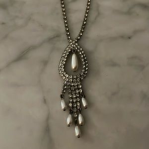 Faux diamond and pearl vintage necklace